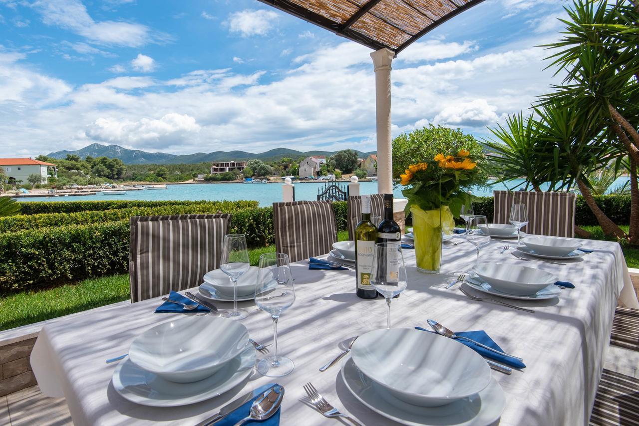 Villa Loviste Paradise Exterior photo