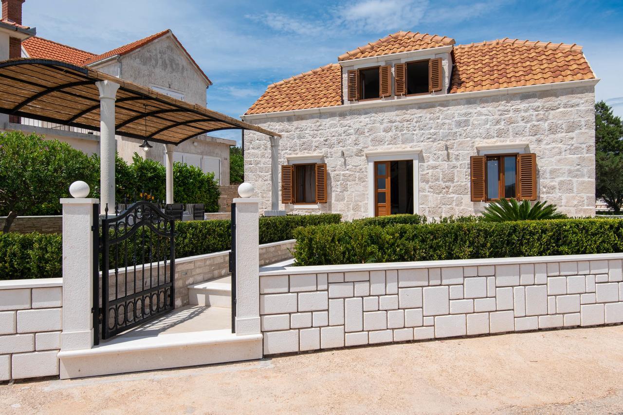 Villa Loviste Paradise Exterior photo