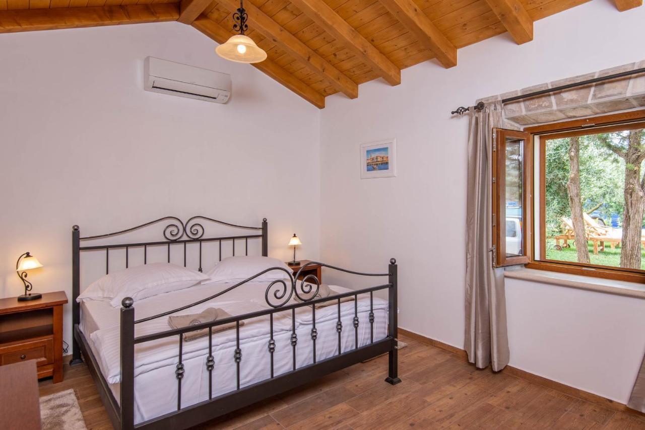 Villa Loviste Paradise Exterior photo