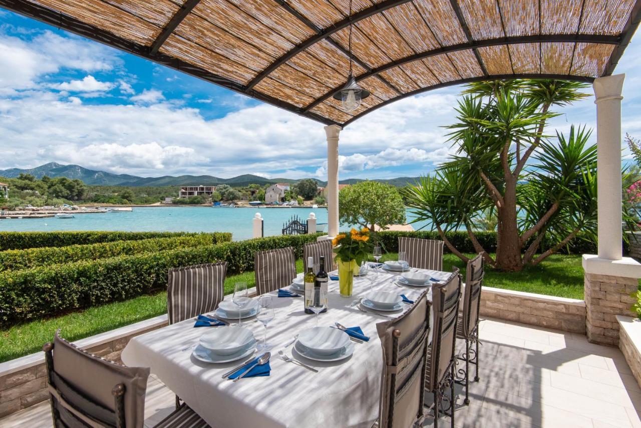 Villa Loviste Paradise Exterior photo